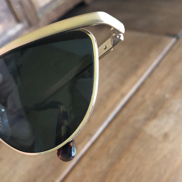 Vintage Ray-Ban Olympian Matte Gold Frame sunglasses with case - Picture 6 of 16